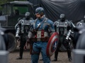 Captain America 199999 Rogers entouré de soldats d’HYDRA.jpg