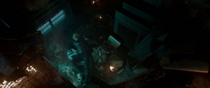 Fichier:Taneleer Tivan 199999 Blesse Decombres.jpg