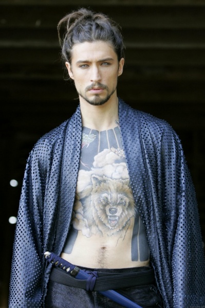 Fichier:Tattoo Terre-701306-Portrait.jpg