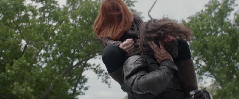 Fichier:Bucky Barnes 199999 Etrangle Veuve.jpg